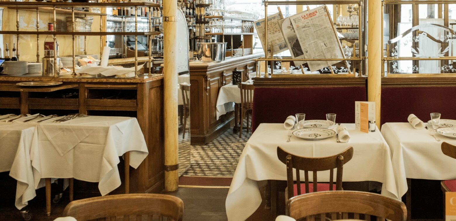 Salle du restaurant Benoit Paris